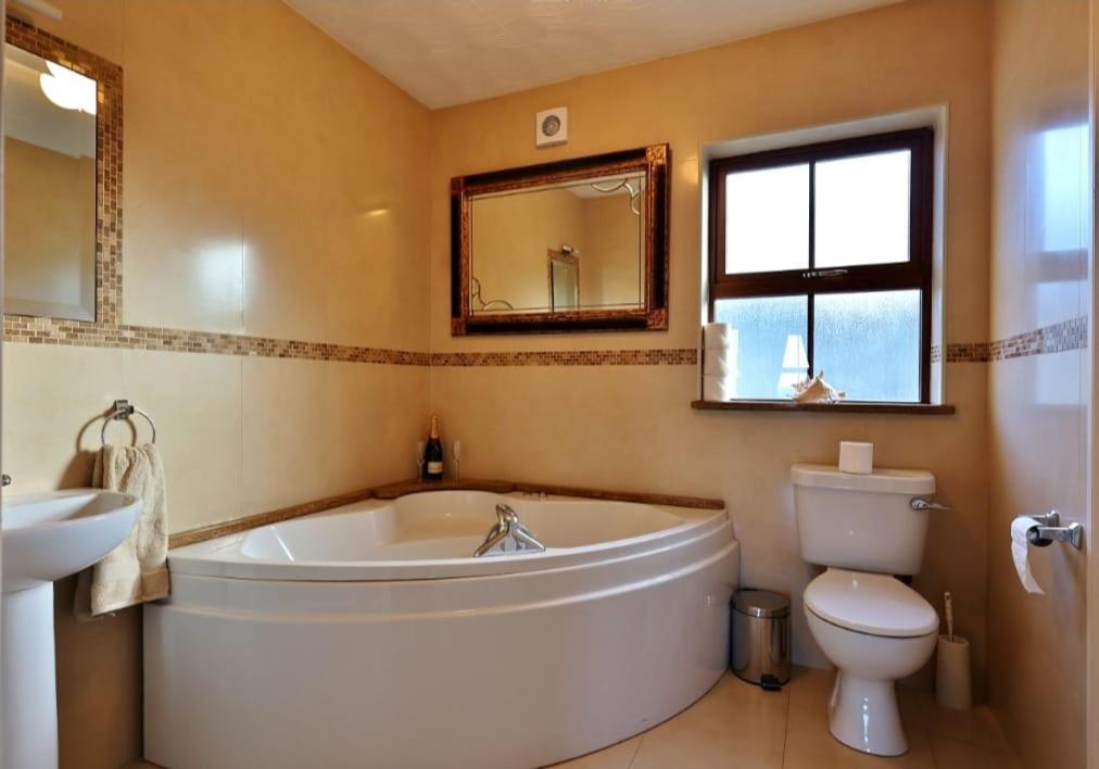 The Cliffs Of Moher Holiday House Дулин Екстериор снимка