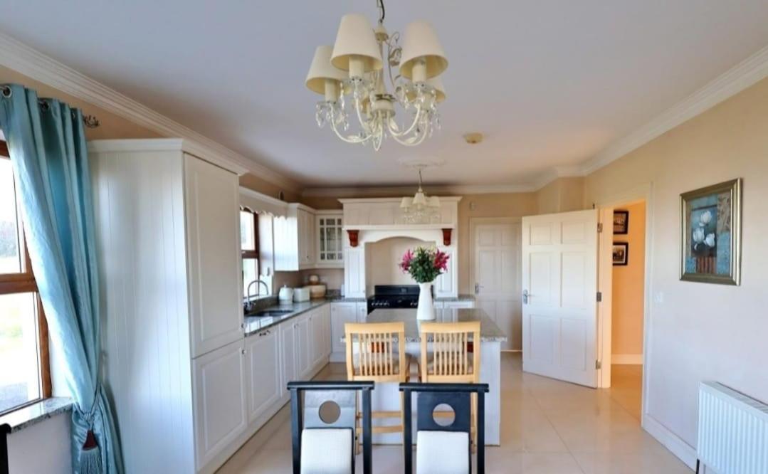 The Cliffs Of Moher Holiday House Дулин Екстериор снимка