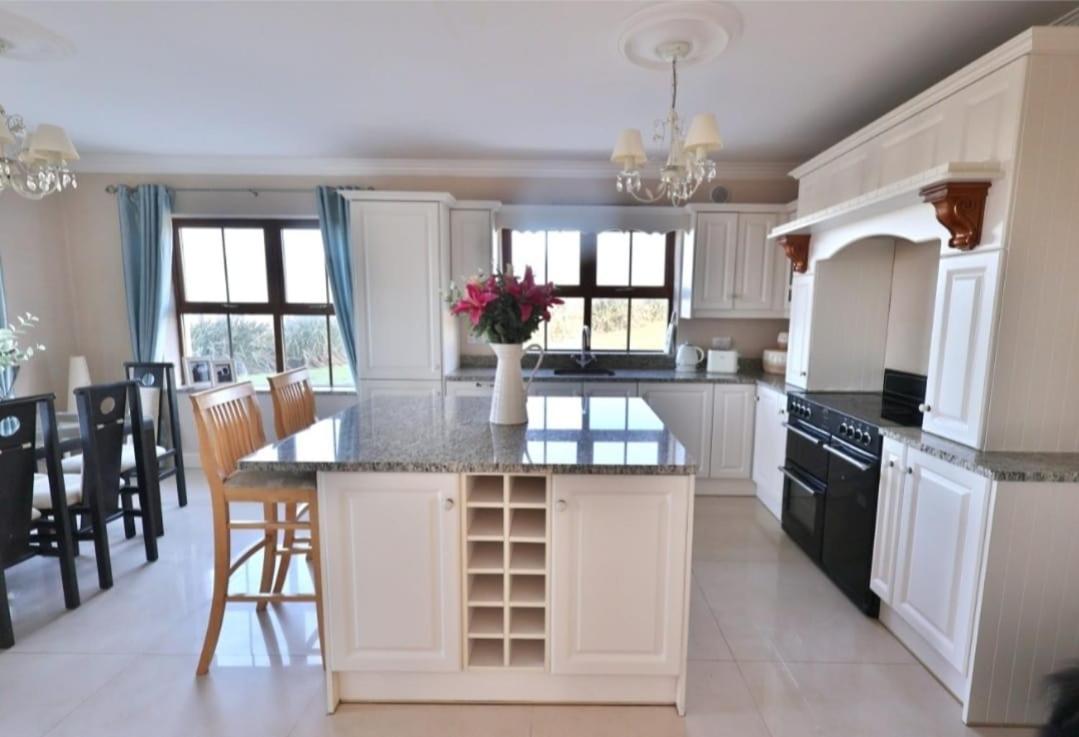 The Cliffs Of Moher Holiday House Дулин Екстериор снимка